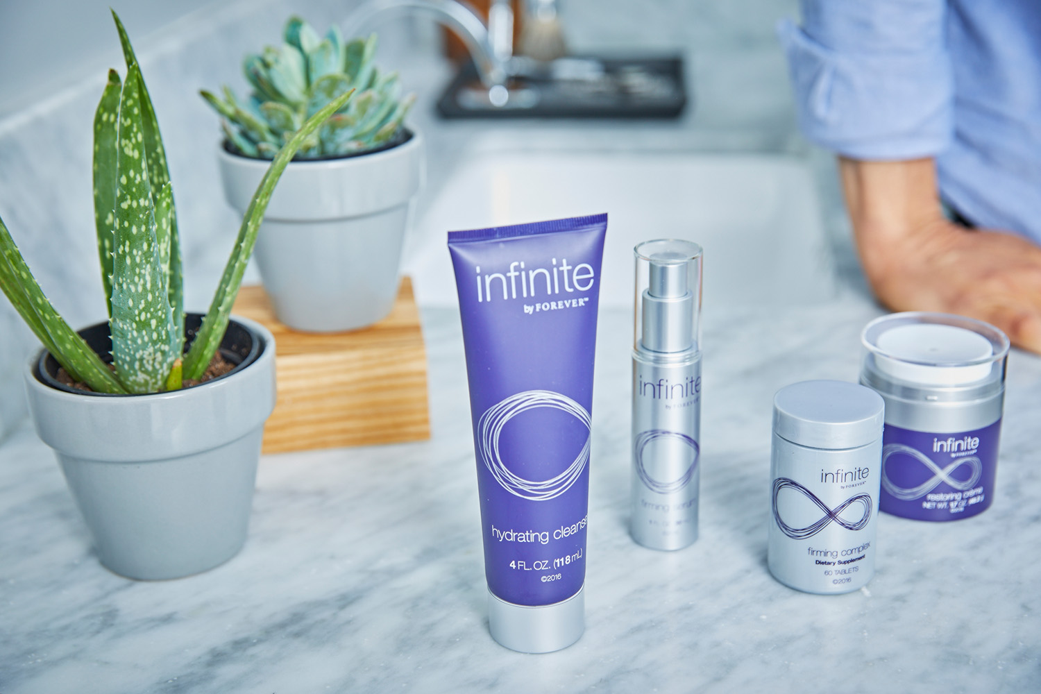 Infinite Hydrating Cleanser - Image 2